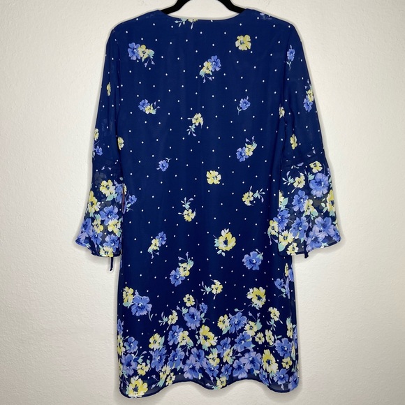 Vince Camuto Floral Bell Sleeve Shift Dress - Picture 6 of 6